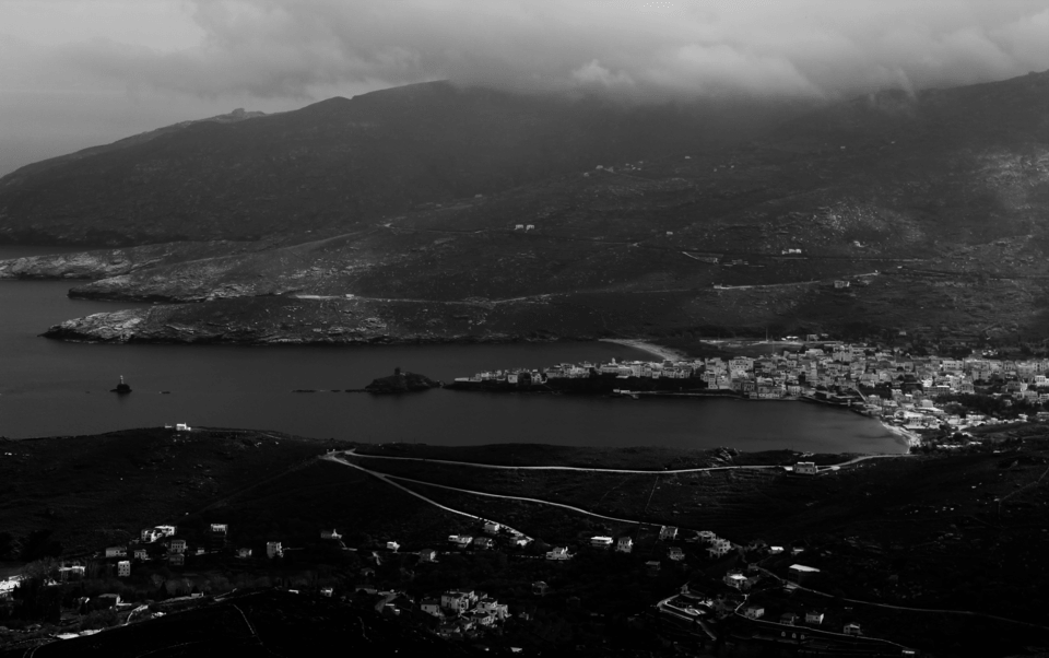 Η Άνδρος, πατρίδα του Γιώργου Δούλου.