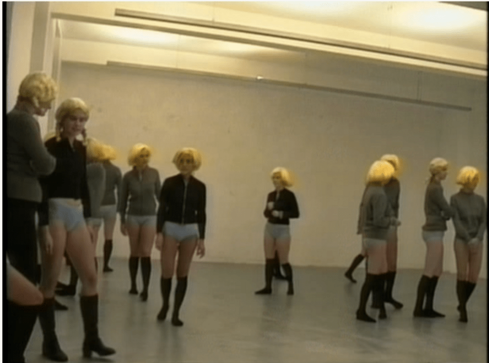 Βανέσα Μπίκροφτ Ein Blonder Traum, 1994, Συλλογή του Εθνικού Μουσείου Σύγχρονης Τέχνης