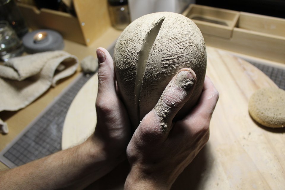 Όταν ο πηλός παίρνει σχήμα, στο εργαστήριο κεραμικής του Γιώργου Δούλου. 