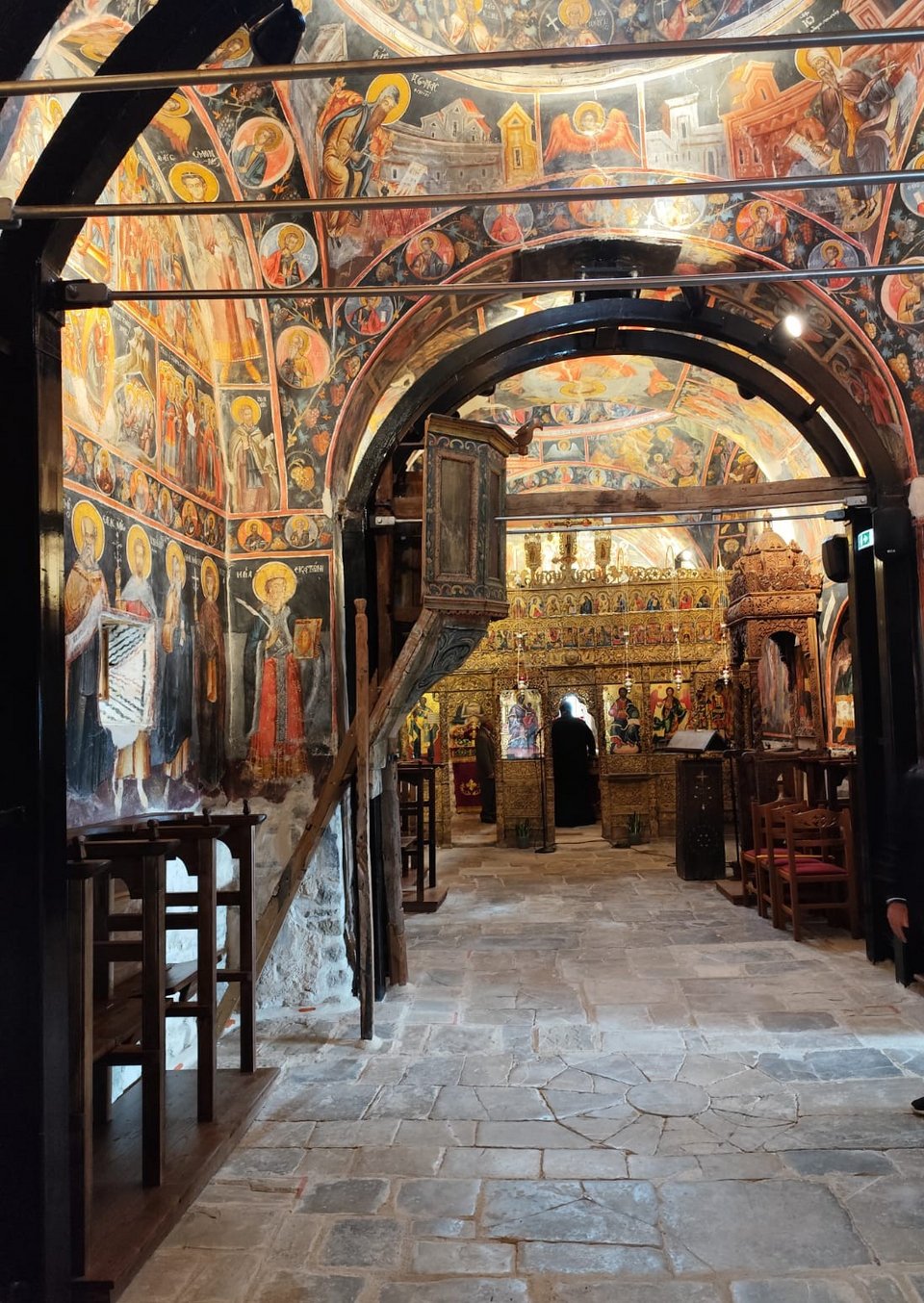 Το εσωτερικό του Ι.Ν. Αγίου Γεωργίου στην Οξύνεια