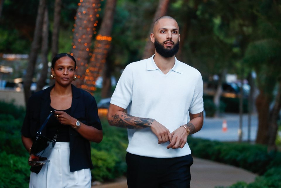 Ο Εβάν Φουρνιέ με τη σύζυγό του / Eurokinissi