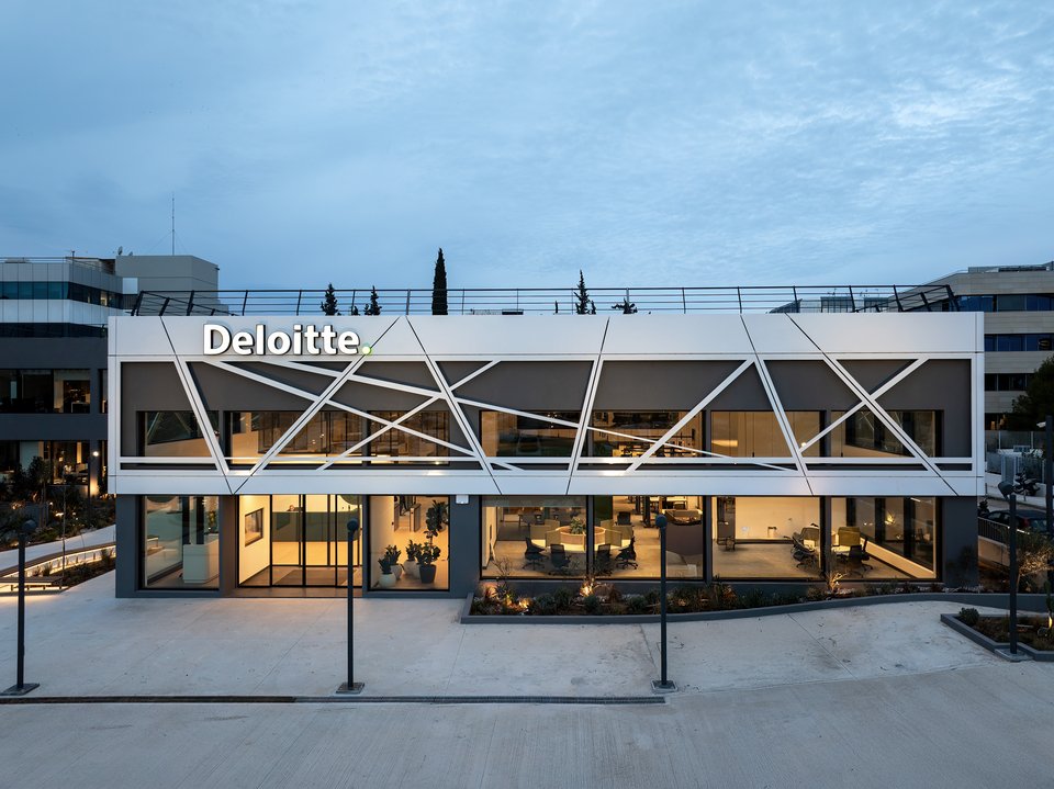 Το μεταλλικό κέλυφος με τις γεωμετρικές του γραμμές / Φωτογραφία: George Fakaros Photography - Courtesy of TAF | The Architectural Firm