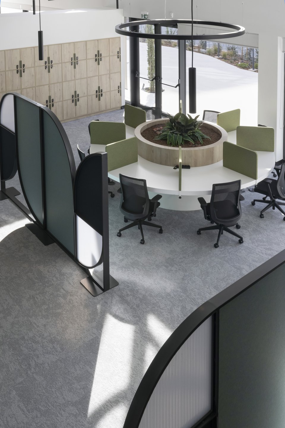 Κυκλικός σταθμός εργασίας / Φωτογραφία: Courtesy of A&amp;M Architects