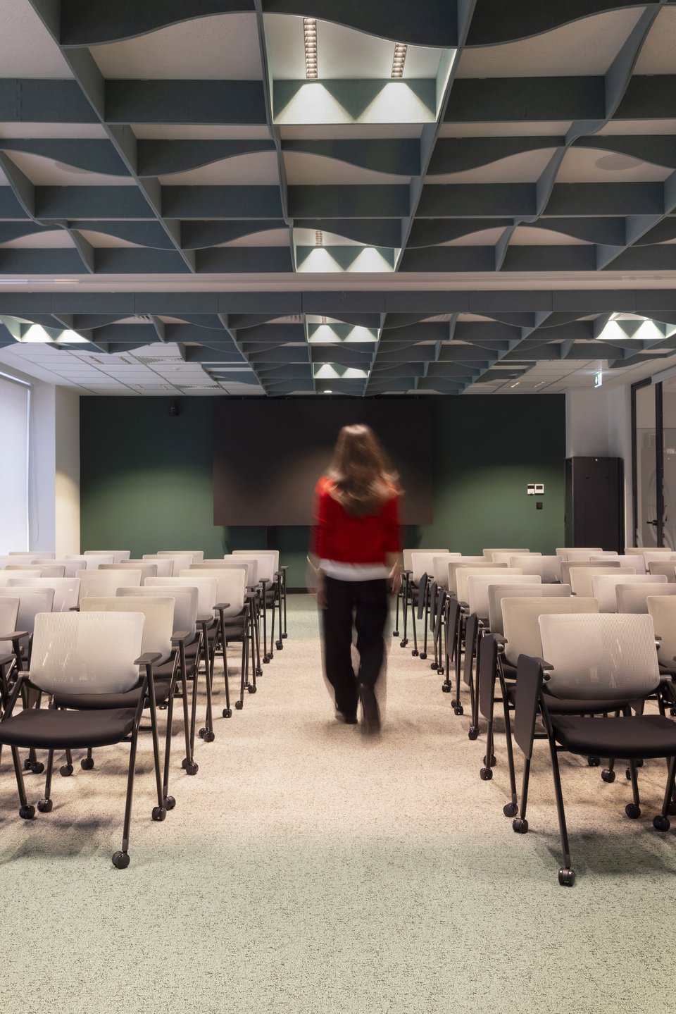 Η αίθουσα συνεδριάσεων και παρουσιάσεων / Φωτογραφία: Courtesy of A&amp;M Architects