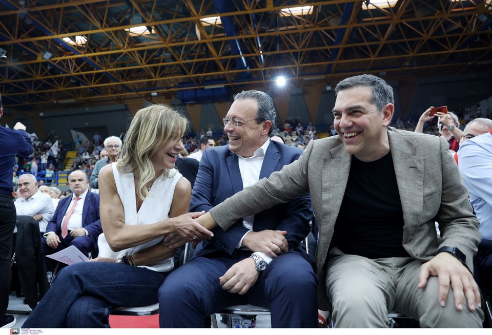 Ο Αλέξης Τσίπρας με τον πρόεδρο του ΣΥΡΙΖΑ Σωκράτη Φάμελλο και την σύζυγό του Τατιάνα Παπαδοπούλου