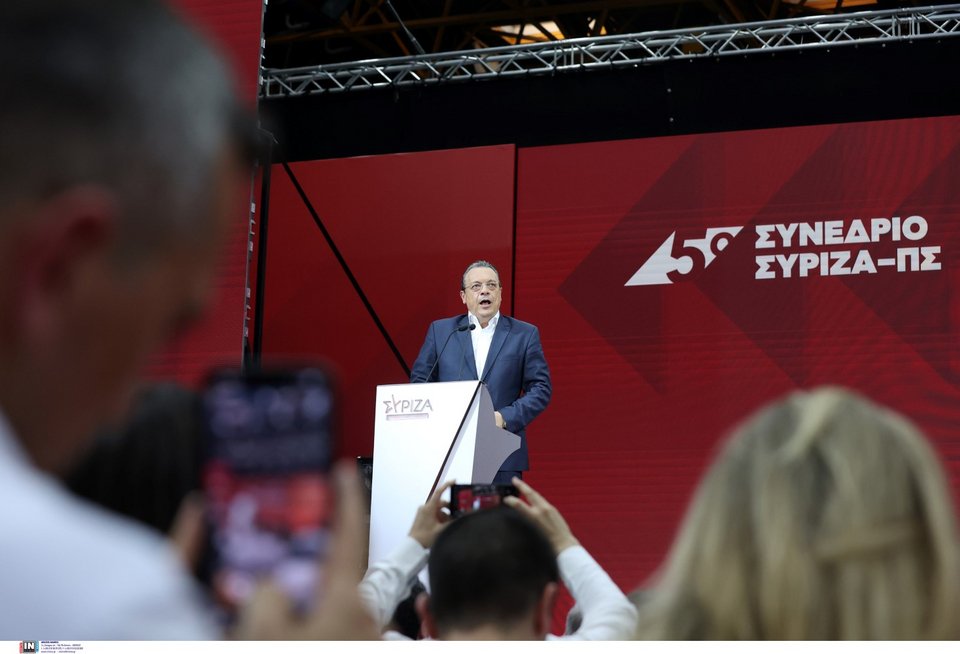 Ο πρόεδρος του ΣΥΡΙΖΑ Σωκράτης Φάμελλος στο βήμα του συνεδρίου