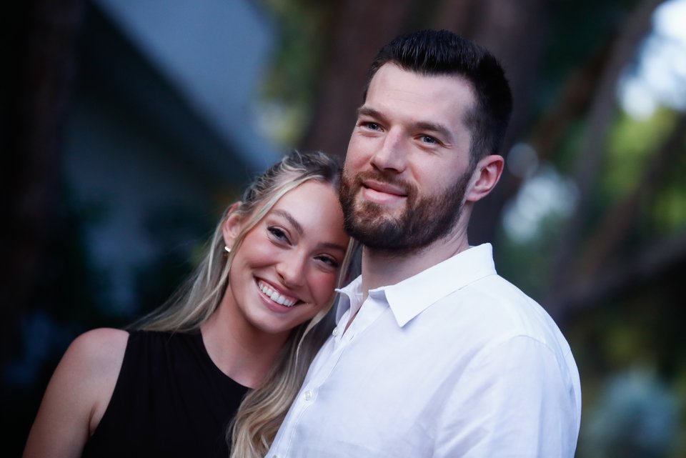  Ο Άλεκ Πίτερς με τη σύζυγό του / Eurokinissi