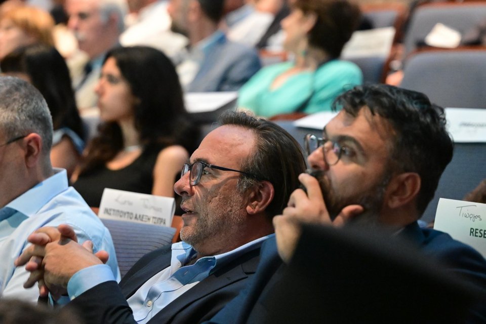 Ο πρόεδρος του «Κόσμος» Πέτρος Κόκκαλης και δίπλα του ο Γιώργος Βασιλειάδης