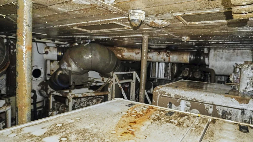 To εσωτερικό του γιότ Bayesian