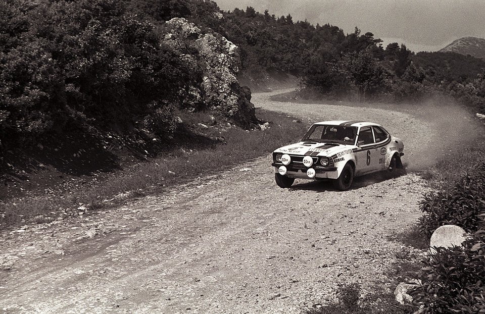 Hannu Mikkola – Jean Todt, με Toyota Corolla Levin TE2, στην ειδική διαδρομή «Δεκέλεια» του Ράλλυ Ακρόπολις 1976