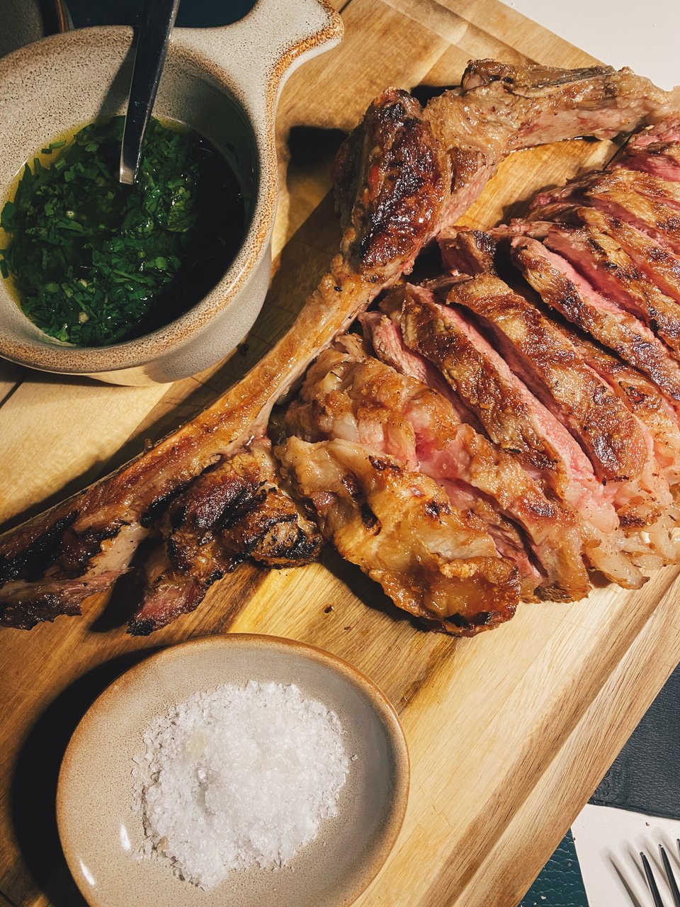 Τόμαχοκ μοσχαρίσια μπριζόλα   / Φωτογραφία: Μάνος Λειβαδάρος/iefimerida