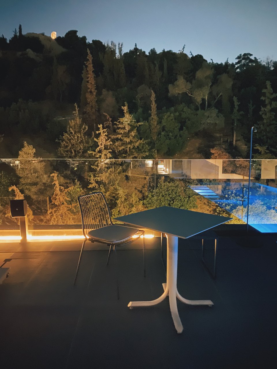 H θέα στην κατάφυτη πλαγιά του λόφου Φιλοπάππου / Φωτογραφία: Μάνος Λειβαδάρος/iefimerida