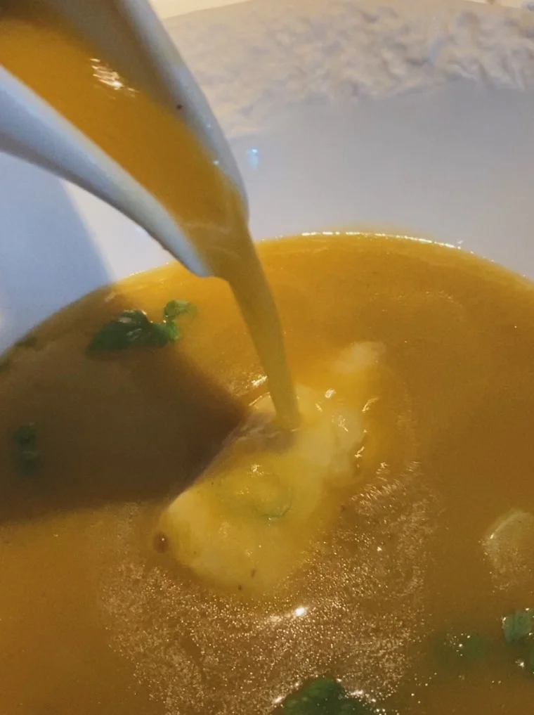 Σούπα με αχνιστό μπακαλιάρο / Φωτογραφία: Μάνος Λειβαδάρος/iefimerida