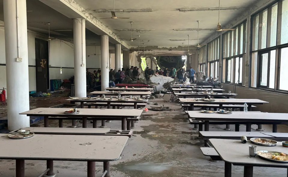 Φωτογραφίες από τον ξενώνα γιατρών στο Αχμενταμπάντ της Ινδίας, όπου συνετρίβη το αεροσκάφος της Air India / Φωτογραφίες: NDTV