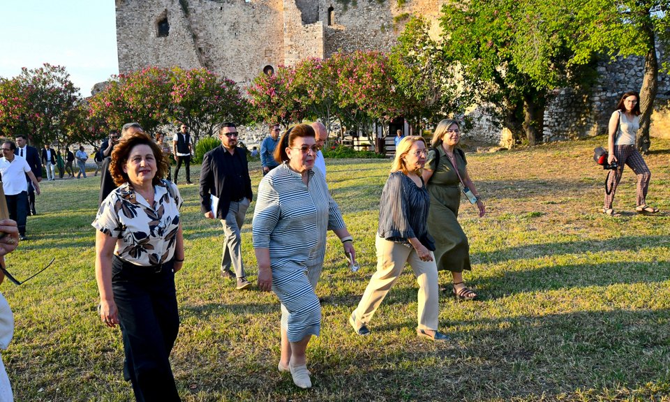 Η Λίνα Μενδώνη στο Κάστρο της Πάτρας / Intime