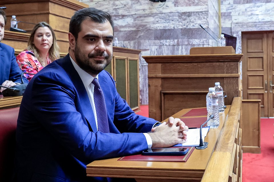 Ο κυβερνητικός εκπρόσωπος Παύλος Μαρινάκης στην συνεδρίαση της επιτροπής της Βουλής για το ν/σ που αφορά στον Τύπο