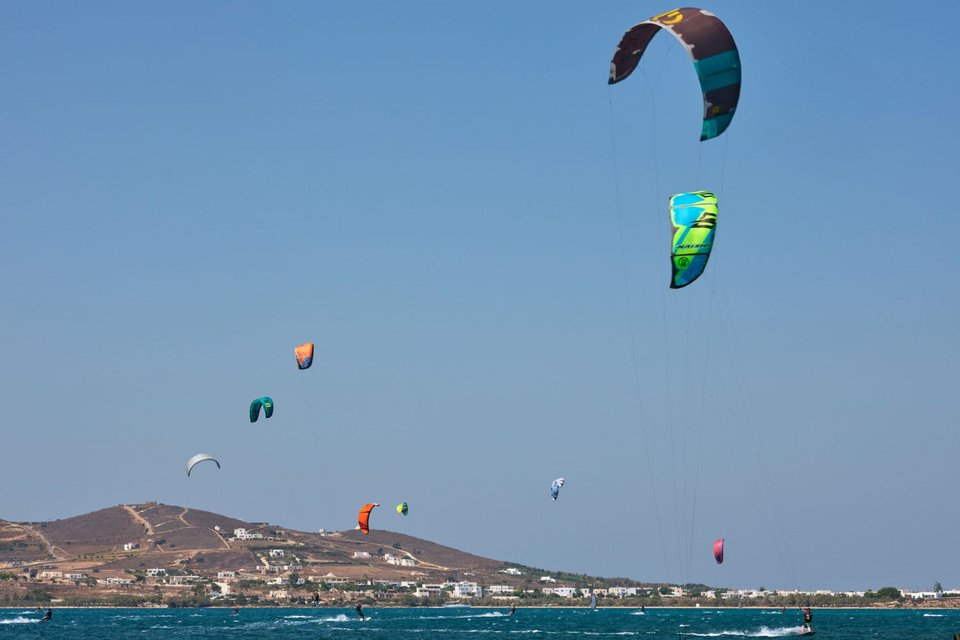 H Αντίπαρος είναι προορισμός και για τους Kite Surfers