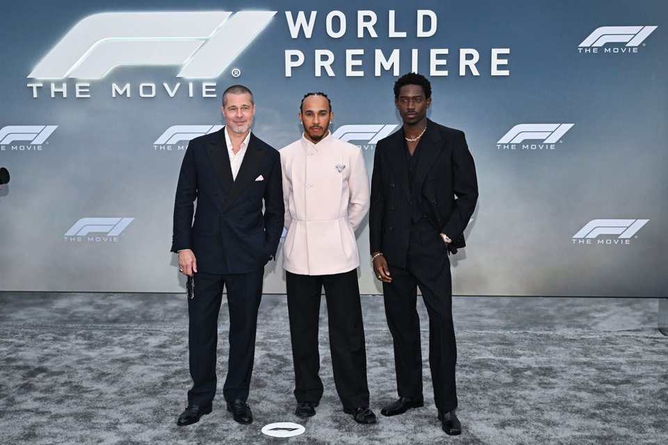 Ο Μπραντ Πιτ με τον Lewis Hamilton και τον Damson Idris