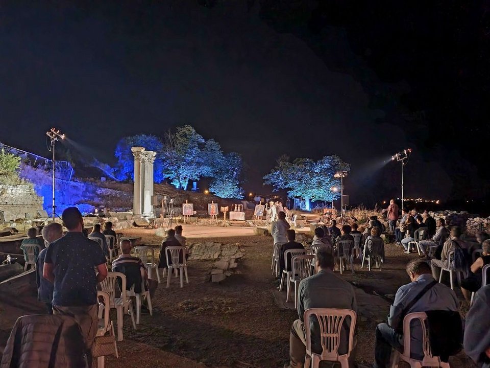 Με ευλάβεια και σεβασμό σε μια μακρά παράδοση, ο μητροπολίτης Κεφαλληνίας Δημήτριος, τέλεσε το βράδυ της Κυριακής, στον αρχαιολογικό χώρο των Φιλίππων, ιερά αγρυπνία