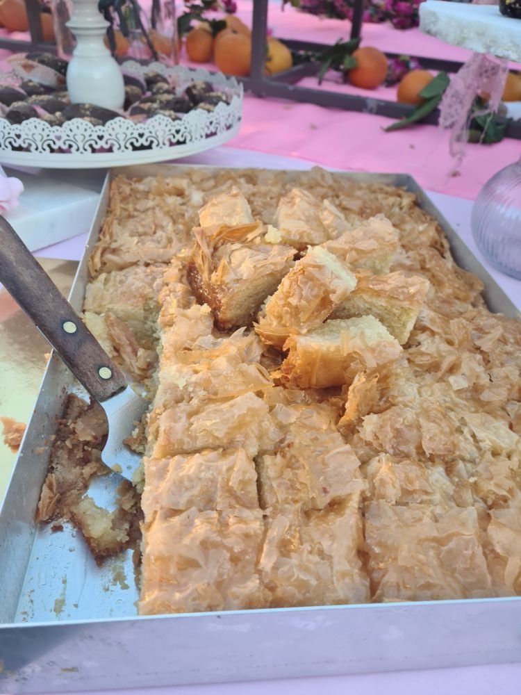 Γαλακτομπούρεκο και όποιος προλάβει /φωτο iefimerida.gr