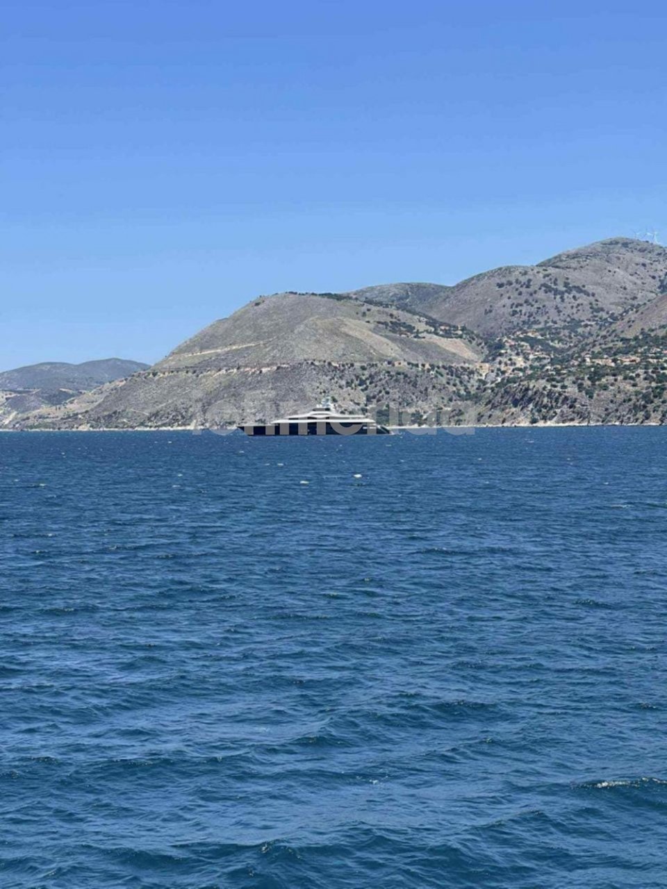Παραμένει άγνωστο αν στο εσωτερικό του γιοτ φιλοξενείται η οικογένεια Ζούκερμπεργκ.