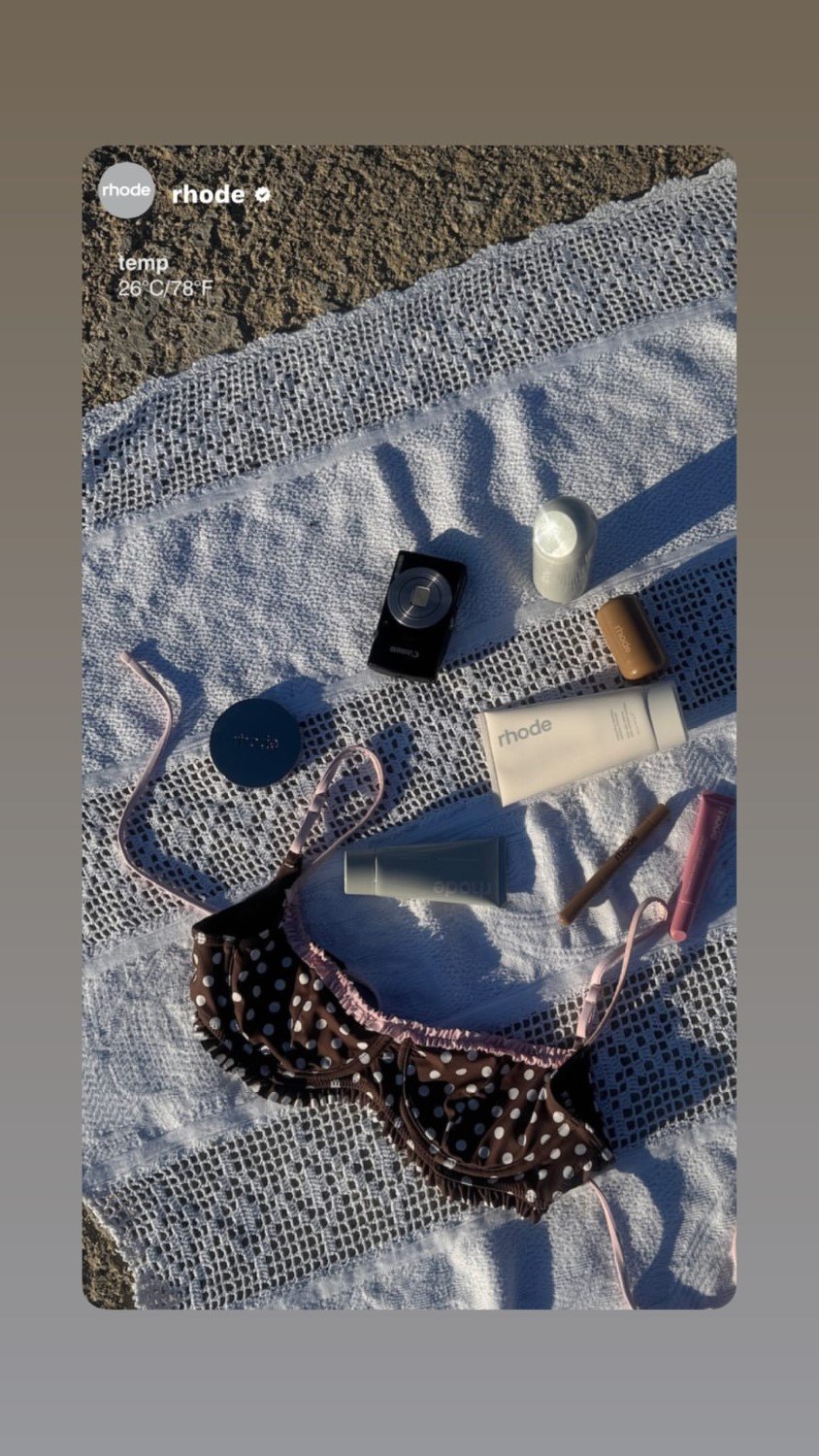 Η νέα καμπάνια του brand ομορφιάς του 28χρονου μοντέλου έχει «άρωμα» Ελλάδας