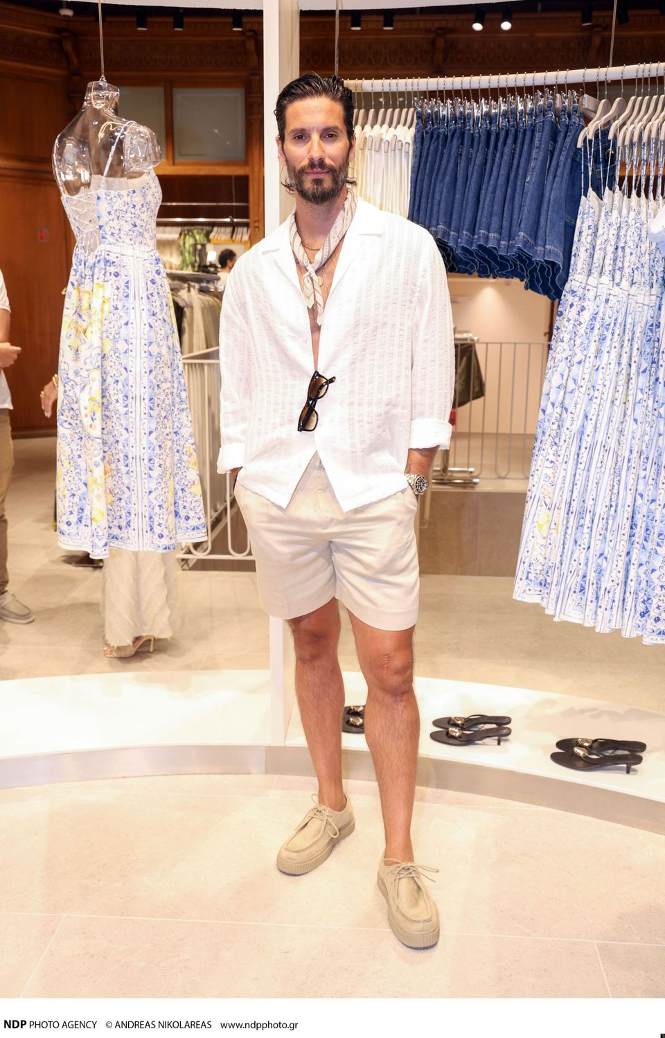 Γιώργος Καράβας στα εγκαίνια των H&M στην Ερμού