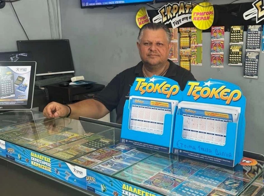 Δημήτρης Χαραλαμπάκης, ιδιοκτήτης καταστήματος ΟΠΑΠ στο Ηράκλειο Κρήτης.