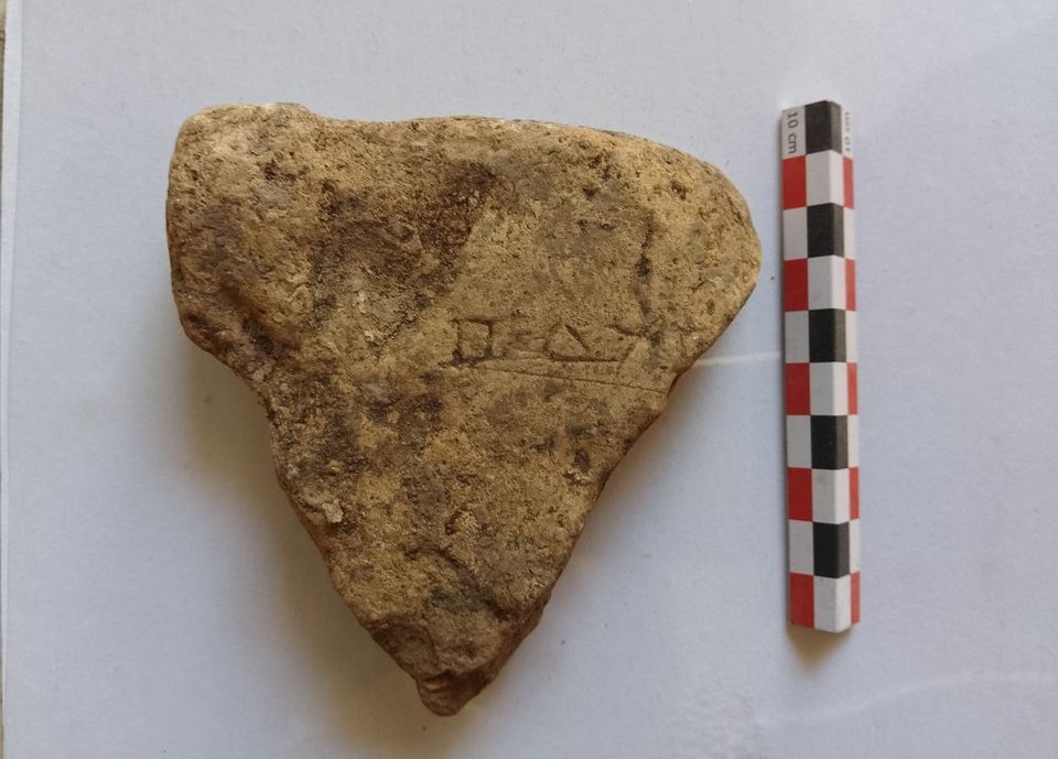 Από την πρόσφατη επεξεργασία του υλικού προέκυψε δείγμα πού σώζει σφράγισμα μείζονος σημασίας, με το όνομα [ΟΔ]ΥCCEOC 