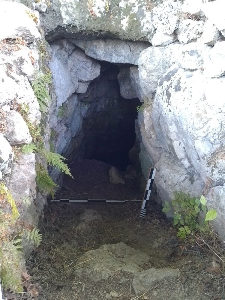 Άποψη της κτιστής υπόγειας κρήνης, από τα βορειοανατολικά