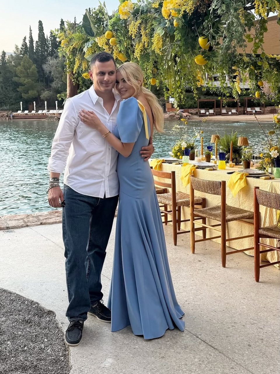 Η Κατερίνα Καινούργιου στην αγκαλιά του Παναγιώτη Κουτσουμπή