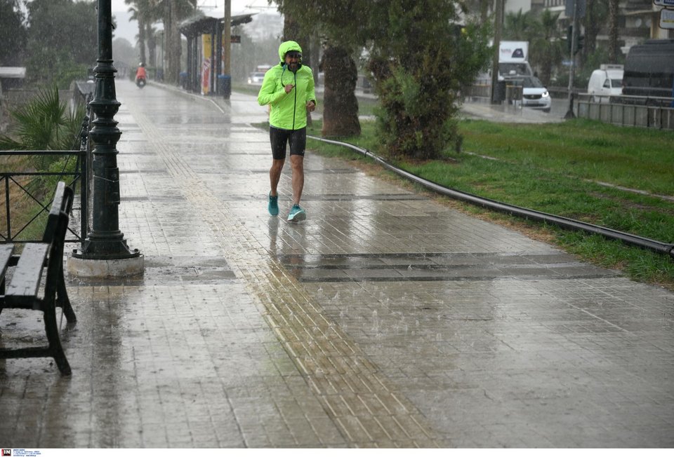 Καλοκαιρινό μπουρίνι σε Αθήνα και Πειραιά -Φωτογραφία: Intimenews/ΠΑΝΑΓΙΩΤΟΠΟΥΛΟΣ ΝΙΚΟΣ
