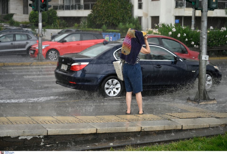 Καλοκαιρινό μπουρίνι σε Αθήνα και Πειραιά -Φωτογραφία: Intimenews/ΠΑΝΑΓΙΩΤΟΠΟΥΛΟΣ ΝΙΚΟΣ