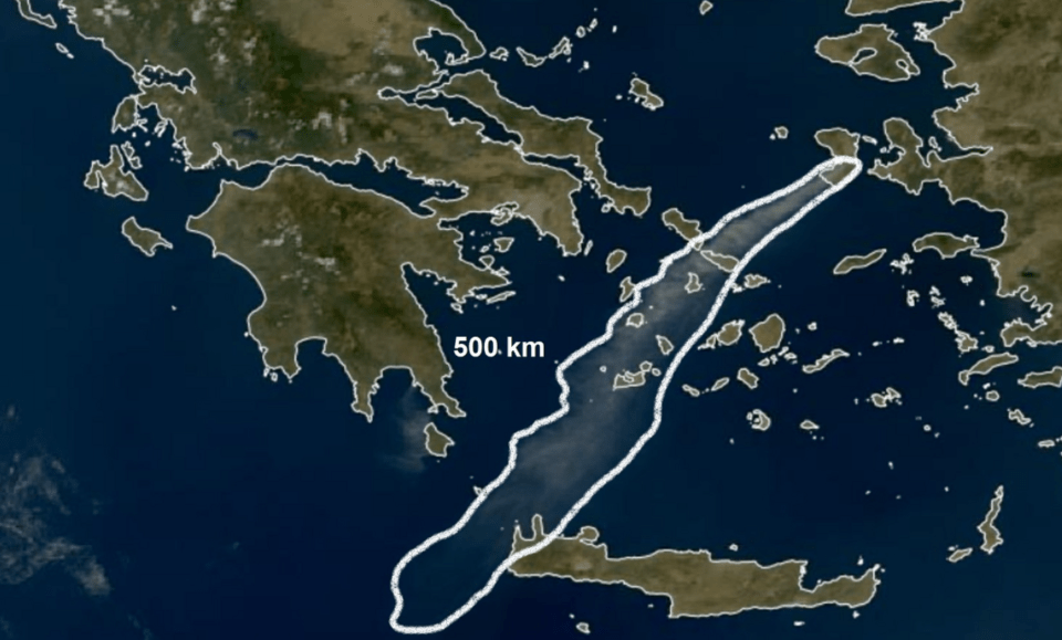 Ο καπνός από τις πυρκαγιές στη Χίο έχουν φτάσει στη δυτική Κρήτη / Εικόνα δορυφόρου από Facebook @Γιάννης Καλλιάνος