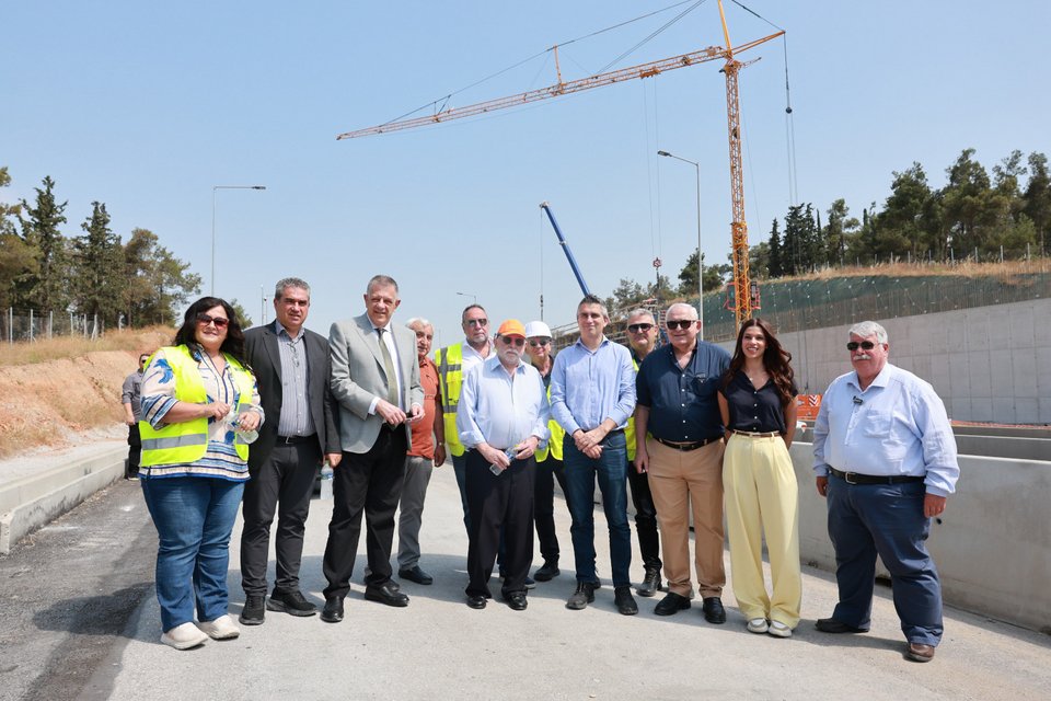Το κυβερνητικό κλιμάκιο υπό τον υπουργό Χρίστο Δήμα που επισκέφθηκε το έργο του flyover στη Θεσσαλονίκη / Eurokinissi