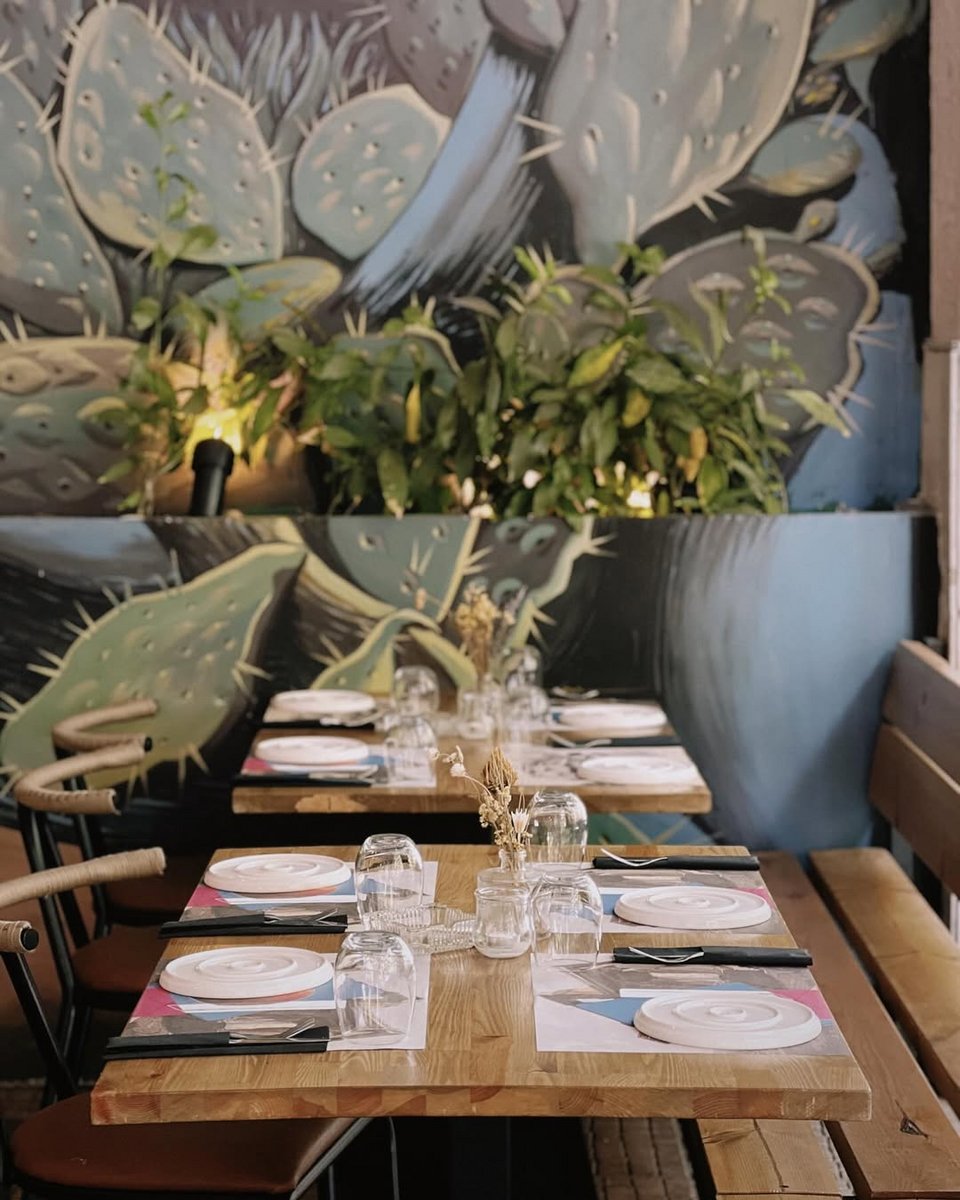 Η street art πρωταγωνιστεί τόσο στον εξωτερικό όσο και στον εσωτερικό χωρο του μεταμοντέρνου μεζεδοπωλείου Μείγμα  / Φωτογραφία: meigma_athens/Instagram