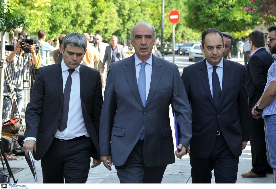 Ο Ευ. Μεϊμαράκης με τους Γιάννη Πλακιωτάκη και Κώστα Καραγκούνη προσέρχεται στο Προεδρικό -Φωτογραφία: Intimenews/ΛΙΑΚΟΣ ΓΙΑΝΝΗΣ