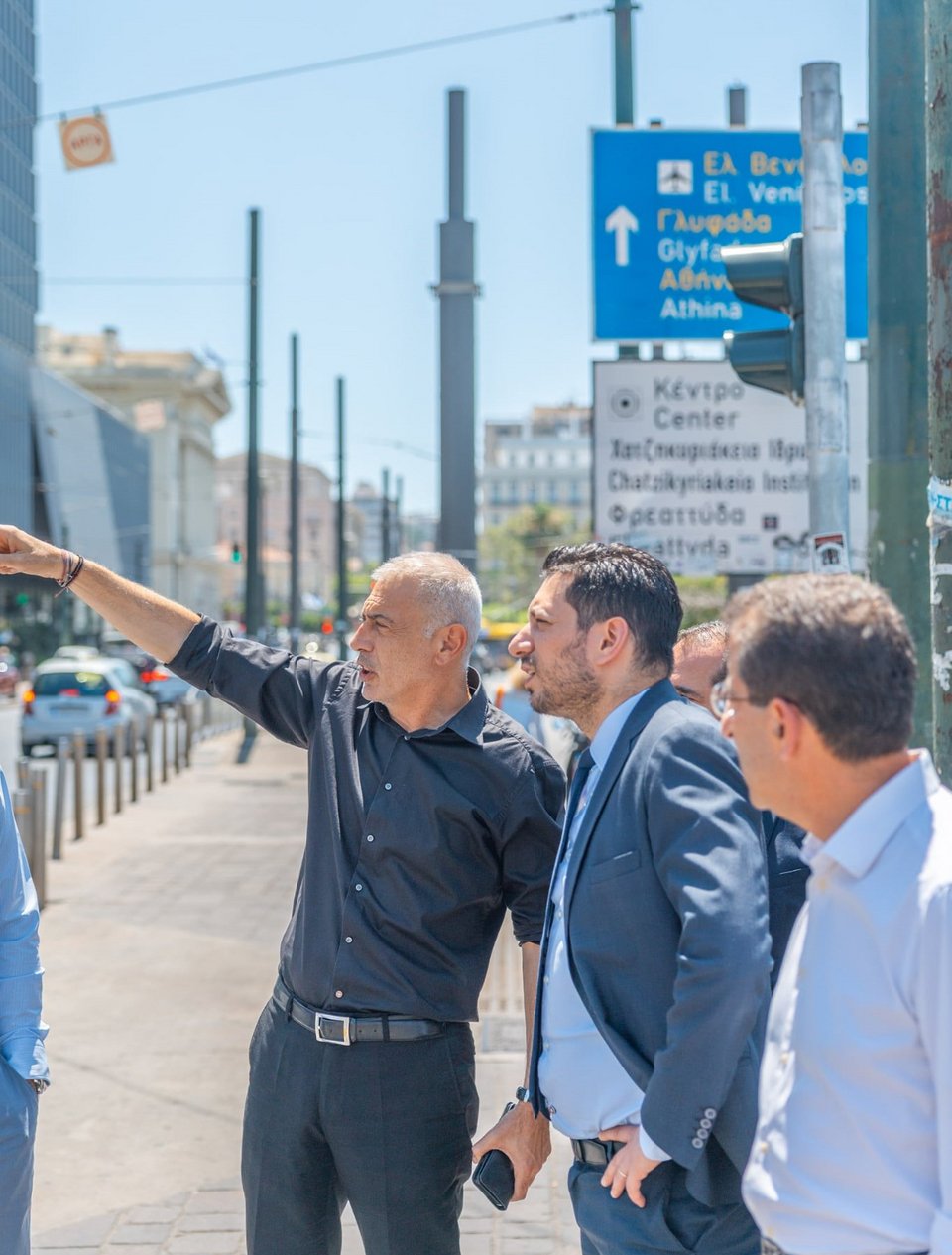 Ο δήμαρχος Πειραιά, Γιάννης Μώραλης έδειξε στον Κωνσταντίνο Κυρανάκη τα ζητήματα που άπτονται των μεταφορών στην πόλη / Facebook @Γιάννης Μώραλης