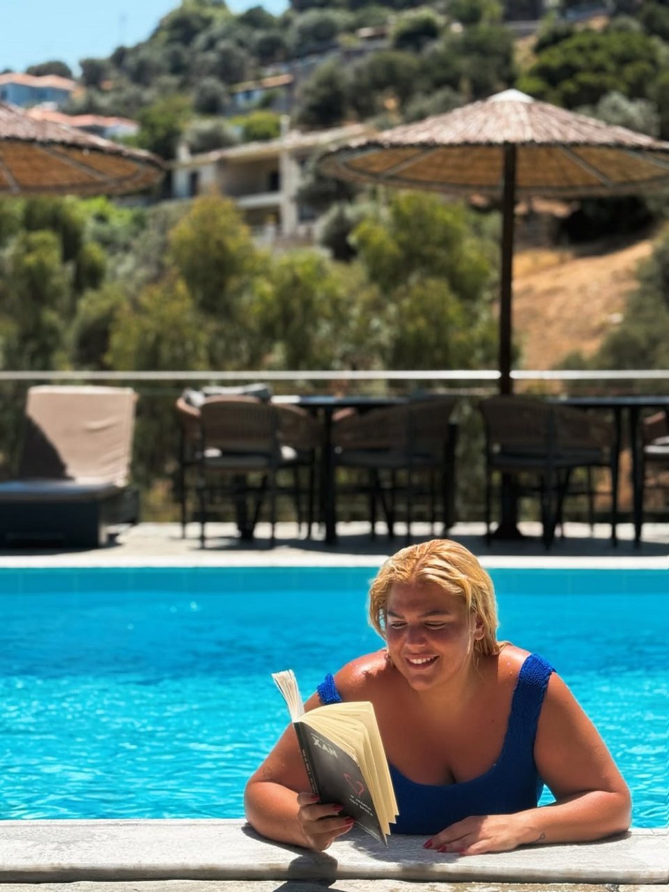 Η Δανάη Μπάρκα απολαμβάνει καλοκαιρινές στιγμές