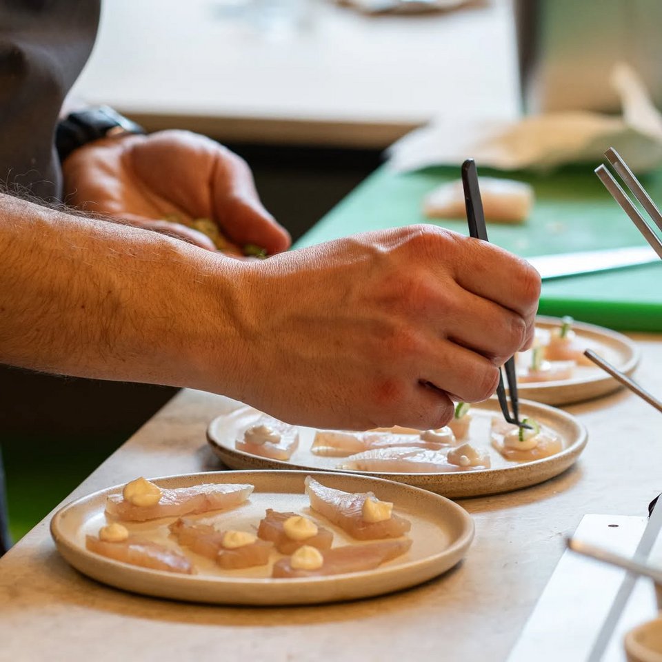 Στην κουζίνα του Ντύλαν στην Αγίας Ζώνης / Φωτογραφία: ntylan_kipseli/Instagram