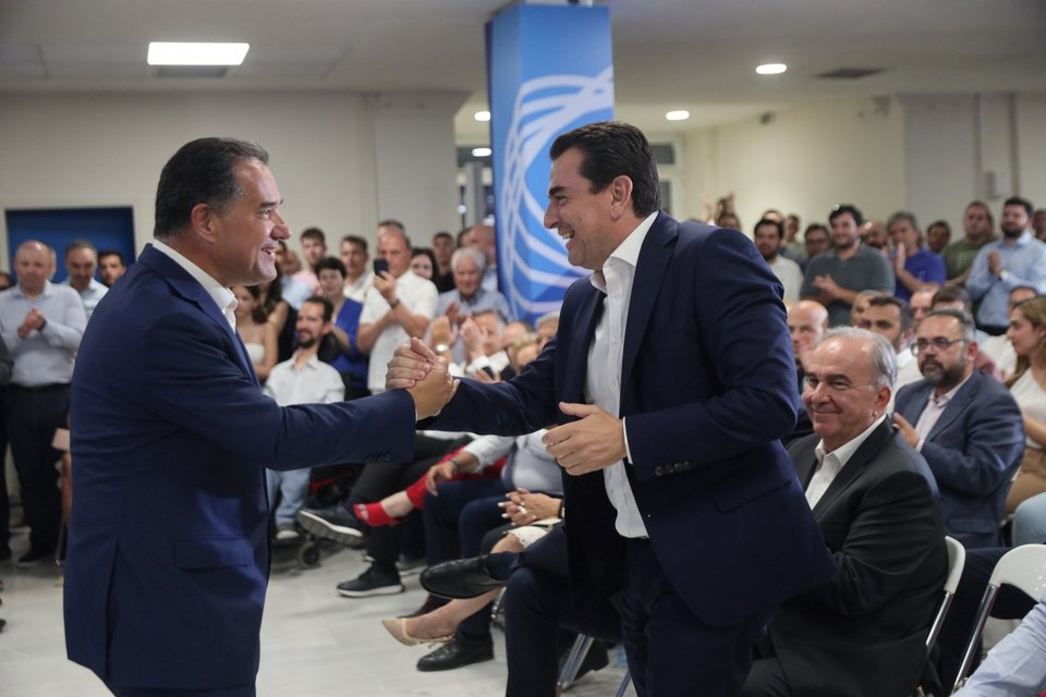 Ο Άδωνις Γεωργιάδης μαζί με τον βουλευτή και γραμματέα της ΝΔ, Κώστα Σκρέκα