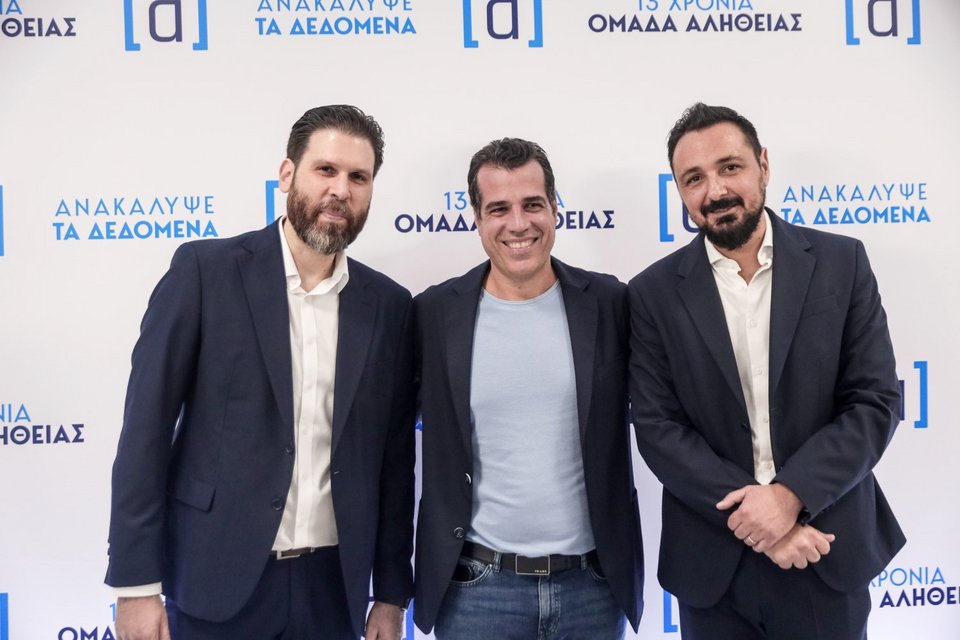 Ο Θάνος Πλεύρης με τους ιδρυτές της Ομάδας Αλήθειας
