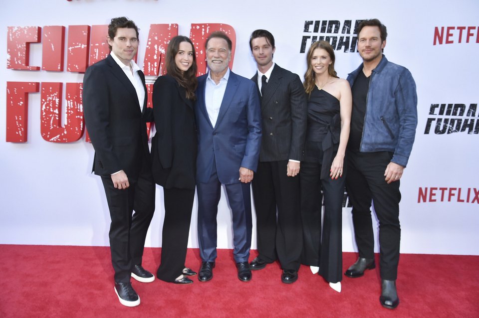 Από αριστερά: Christopher Schwarzenegger, Christina Schwarzenegger, Arnold Schwarzenegger, Patrick Schwarzenegger, Katherine Schwarzenegger και Chris Pratt στην πρεμιέρα της 2ης σεζόν του «Fubar» την Τετάρτη 11 Ιουνίου 2025, στο Λος Άντζελες