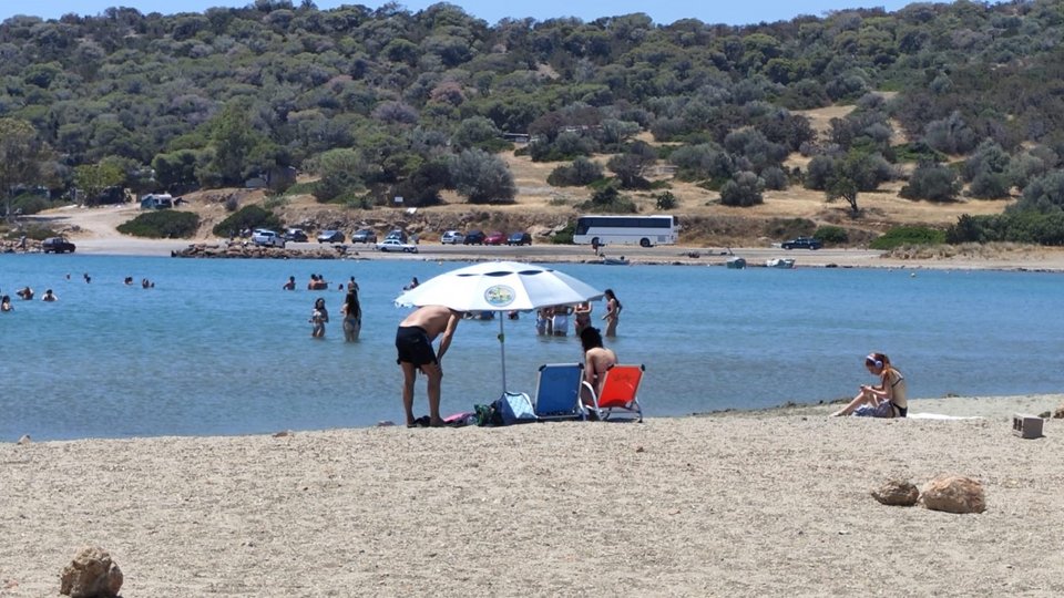 Κάποιοι έσπευσαν στην παραλία εξοπλισμένοι