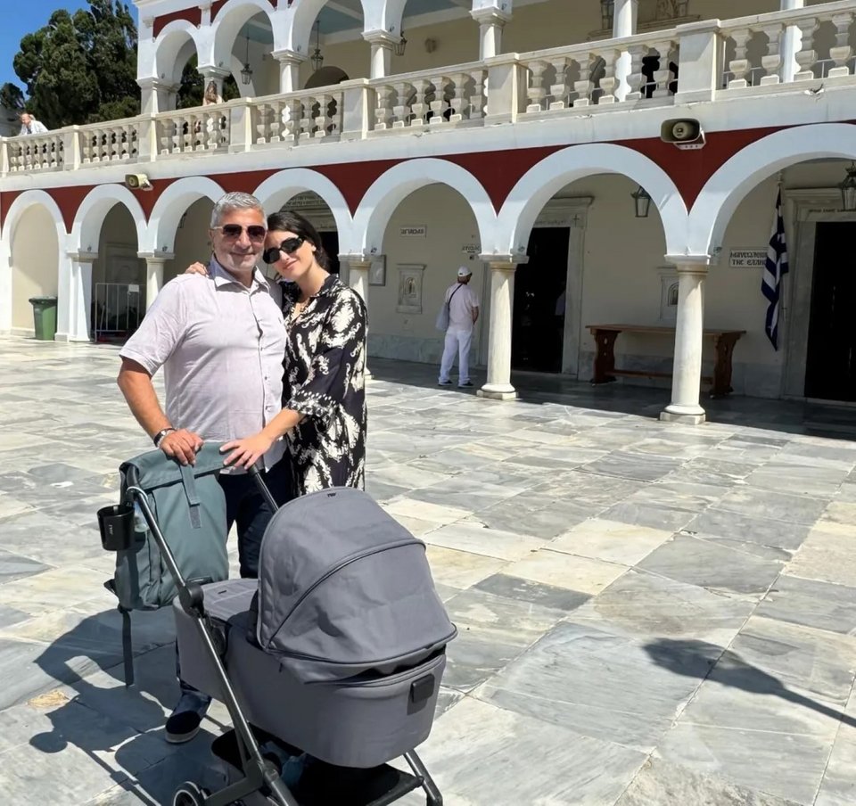 Ο Γιώργος Πατούλης επισκέφθηκε την Παναγία της Τήνου με τη Νάνσυ Κοιλού και τον γιο τους