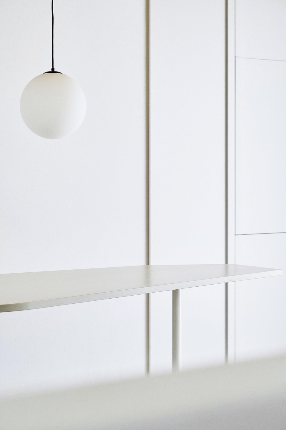 Η ίδια γωνιά με το τραπέζι στο πρωινό φως / Φωτογραφία: Valiana Variantza - @blenderfactory