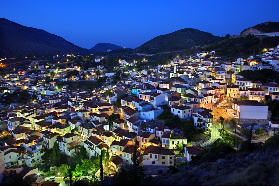 Η Σάμος τη νύχτα / Φωτογραφία shutterstock