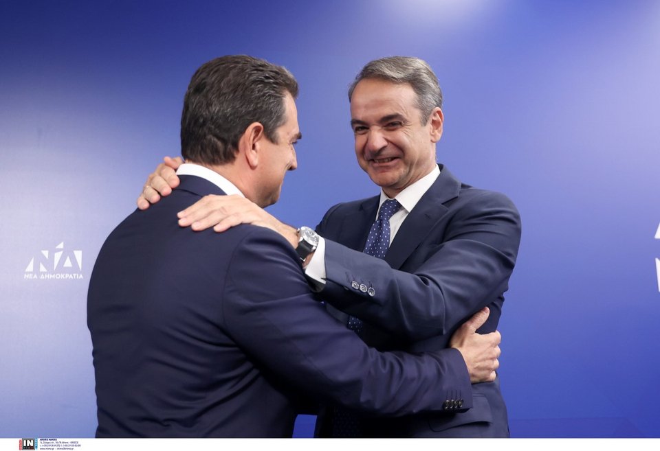 Ο Κυριάκος Μητσοτάκης συγχαίρει τον Κώστα Σκρέκα που εξελέγη νέος γραμματέας της ΝΔ -Φωτογραφία: Intimenews/ΒΛΑΣΣΟΠΟΥΛΟΥ ΙΣΜΗΝΗ