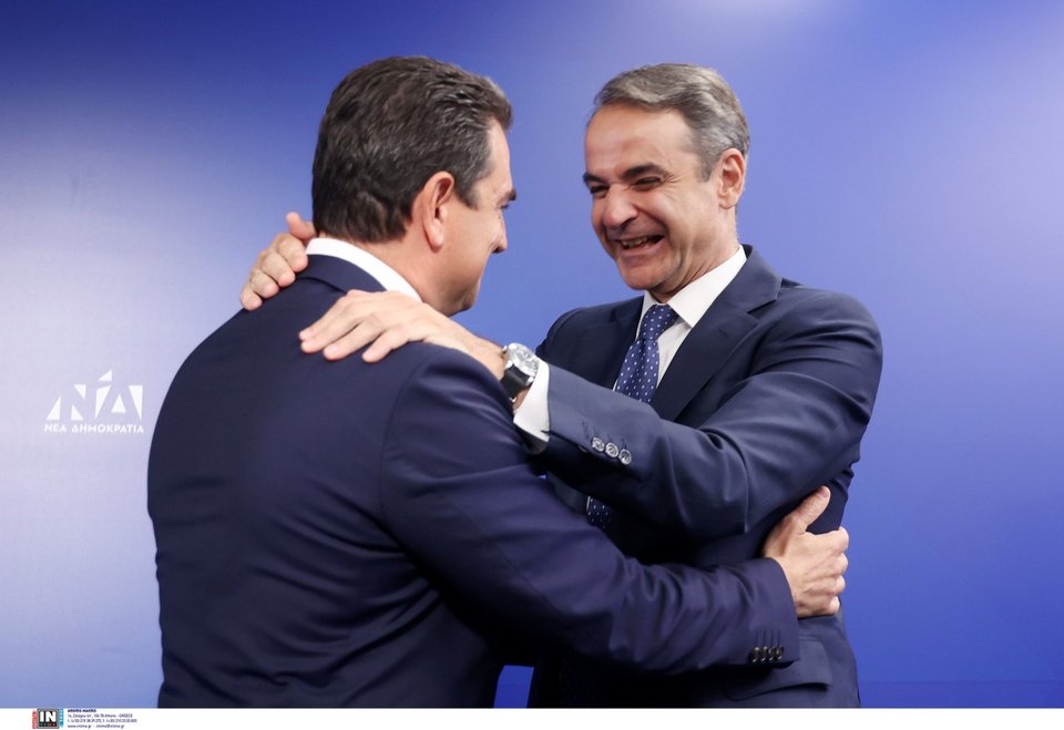 Ο Κυριάκος Μητσοτάκης συγχαίρει τον Κώστα Σκρέκα που εξελέγη νέος γραμματέας της ΝΔ -Φωτογραφία: Intimenews/ΒΛΑΣΣΟΠΟΥΛΟΥ ΙΣΜΗΝΗ