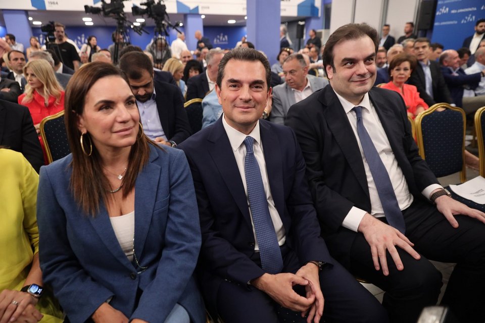 Ο Κώστας Σκρέκας με τον Κ. Πιερρακάκη και την Όλγα Κεφαλογιάννη -Φωτογραφία: Intimenews/ΒΛΑΣΣΟΠΟΥΛΟΥ ΙΣΜΗΝΗ